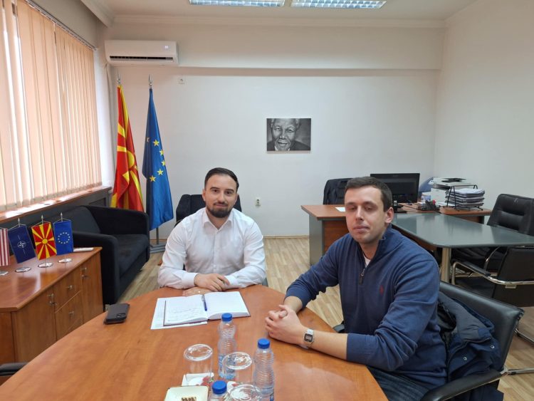 Претставник на мрежата ИРИС се сретна со Државниот секретар за предизвиците во социјалните политики
